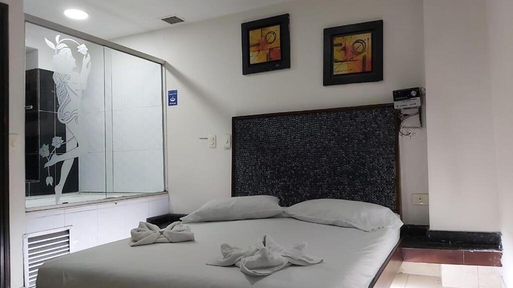 Hotel Marat เมเดยิน ภายนอก รูปภาพ