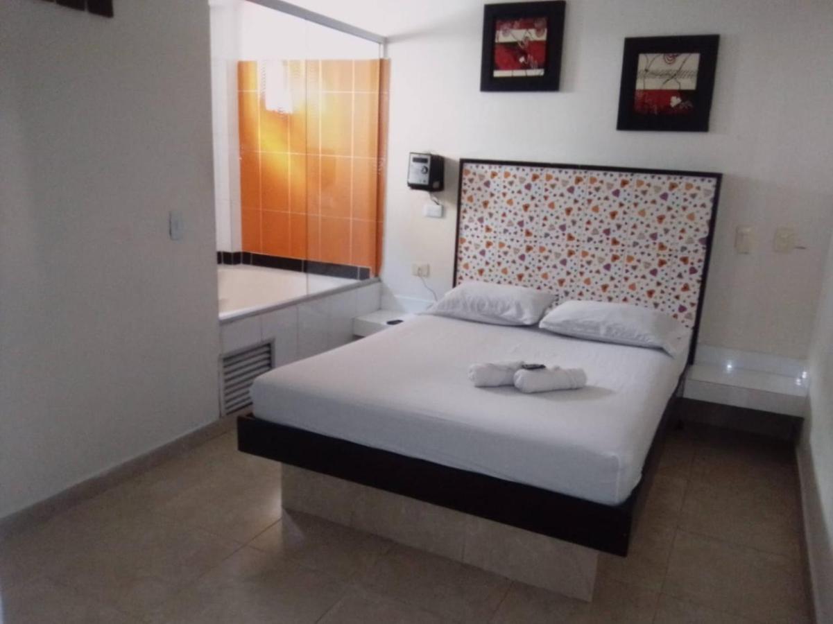 Hotel Marat เมเดยิน ภายนอก รูปภาพ