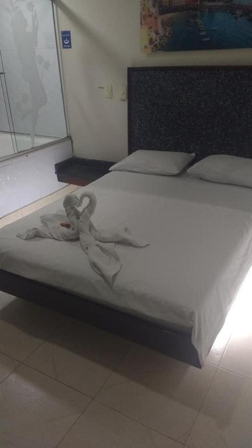 Hotel Marat เมเดยิน ภายนอก รูปภาพ